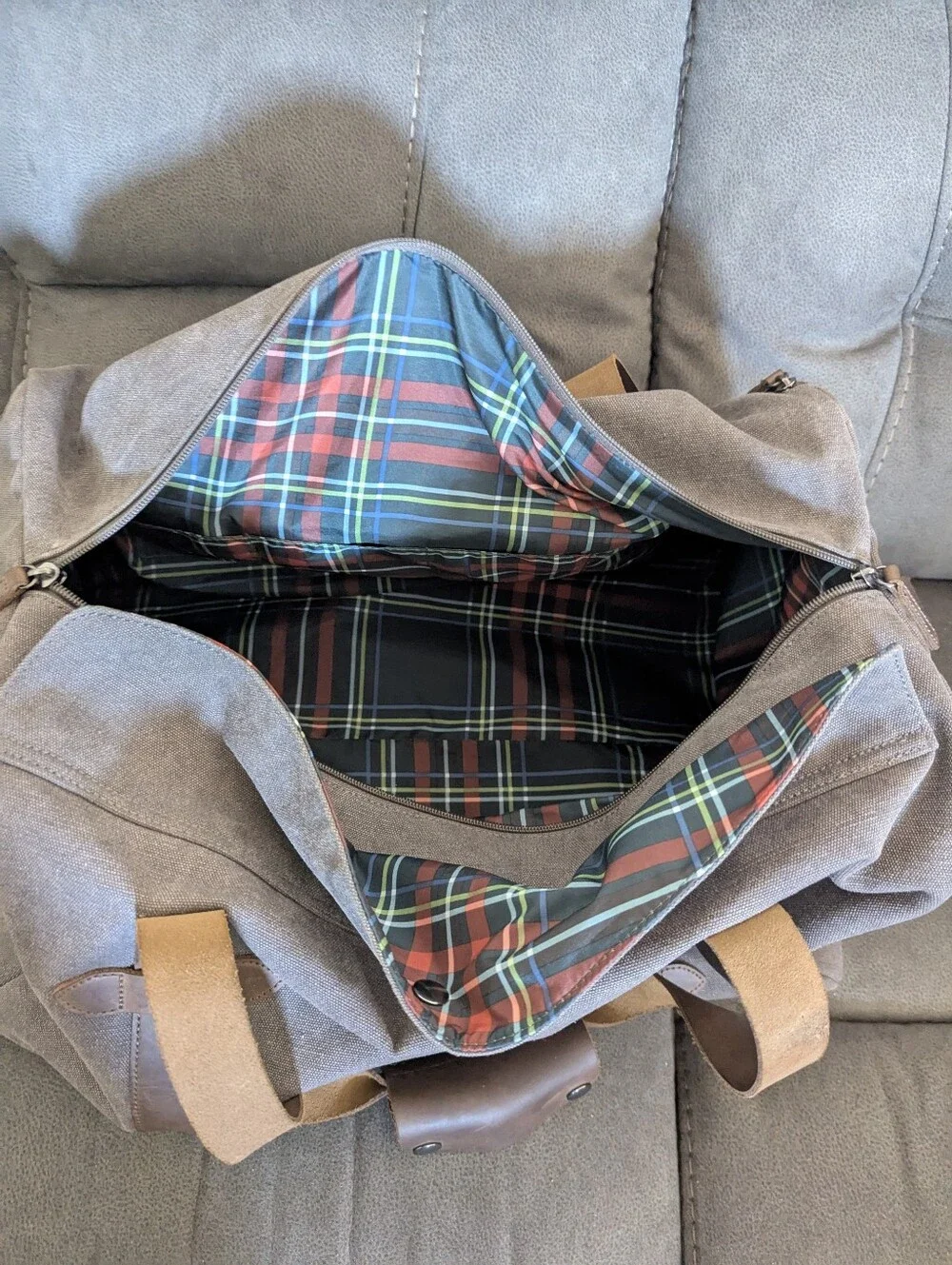 Canvas And Leather Duffle Bag/Backpack Lined Carry All School Hiking Gym